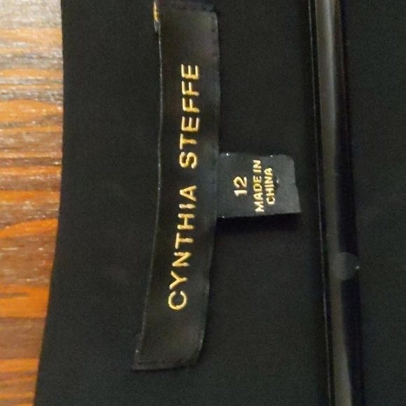 Cynthia Steffe Ruffle V Neck Animal Print Straight Silk Dress Size 12 - Picture 3 of 13